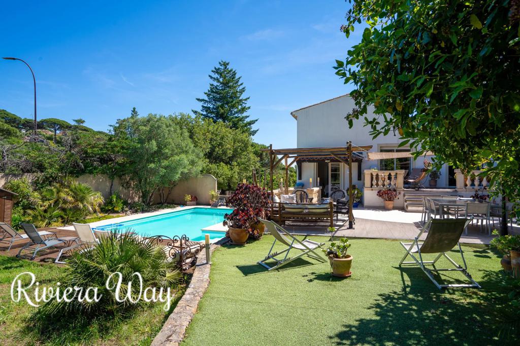 6 room villa in Sainte-Maxime, photo #2, listing #106361178