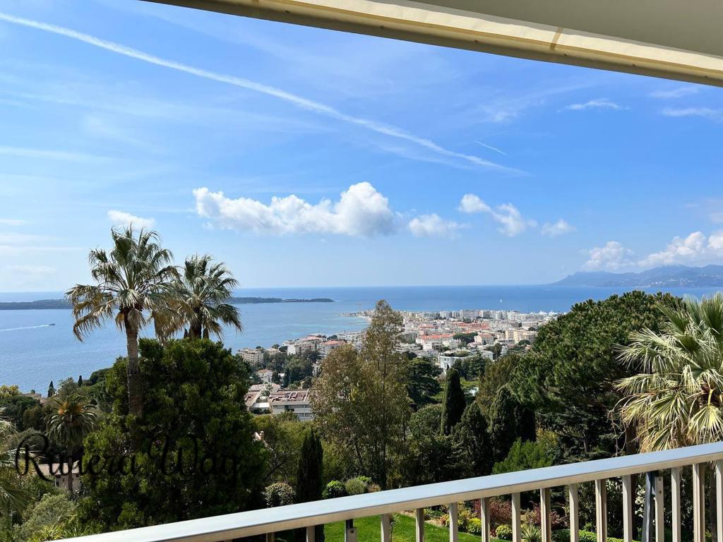 3 room apartment in Cannes, photo #7, listing #88042878