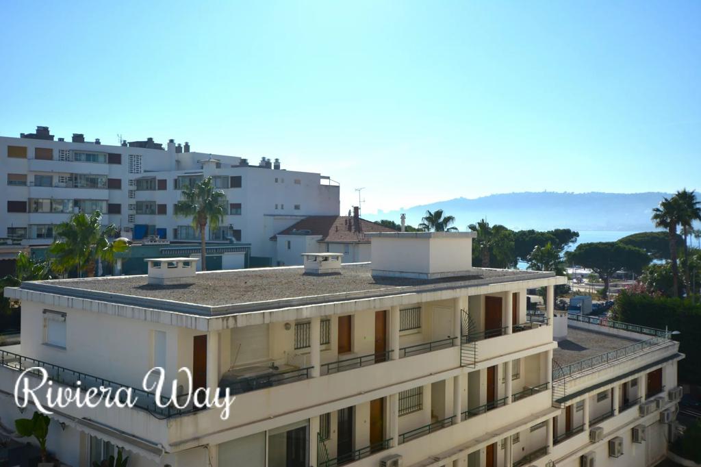 2 room apartment in Juan-les-Pins, photo #2, listing #105909678