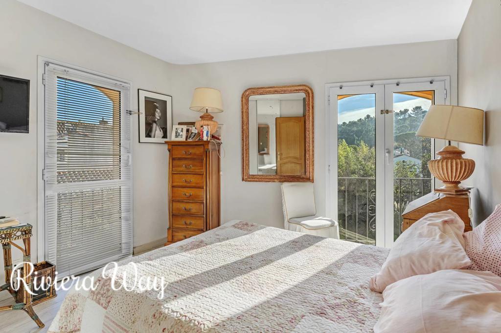 9 room villa in Toulon, photo #8, listing #105239778