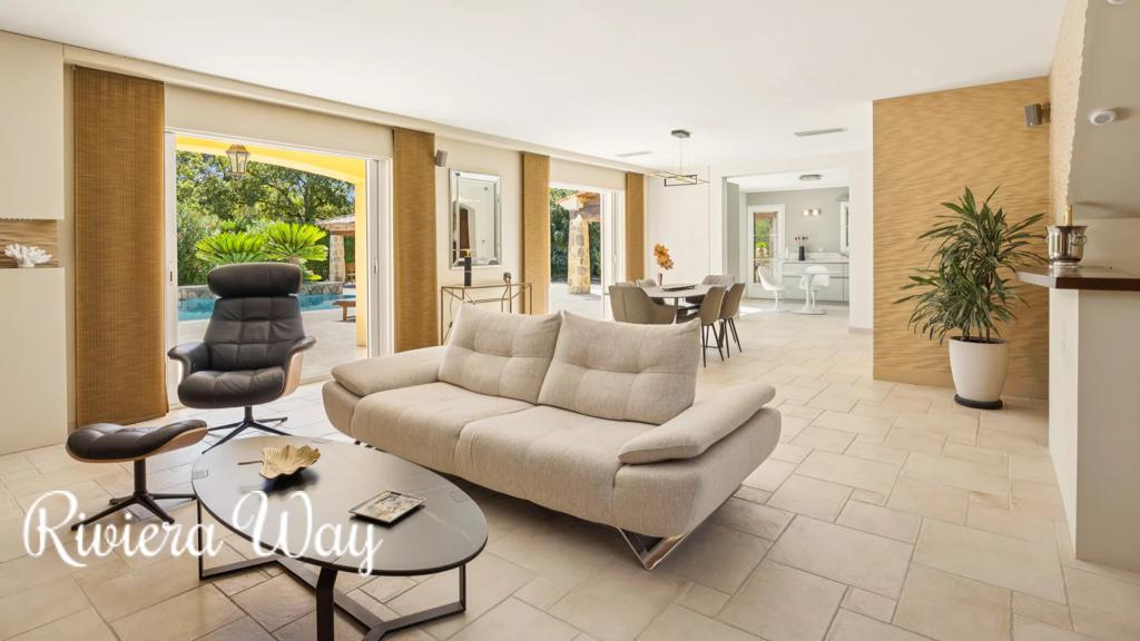 6 room villa in Fayence, photo #2, listing #104187174