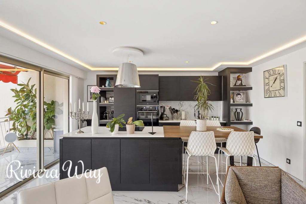 4 room apartment in Antibes, photo #6, listing #105001764