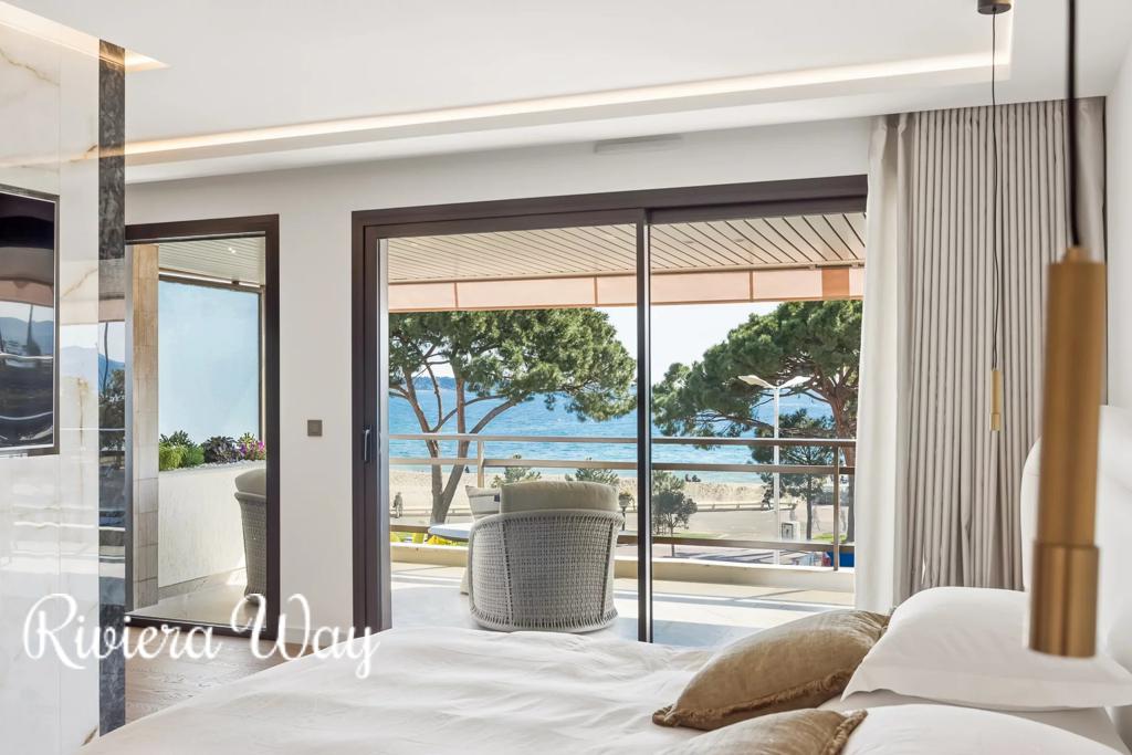 6 room apartment in Cannes, photo #2, listing #105951594