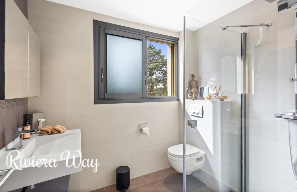 4 room apartment in Cannes, photo #7, listing #107225664