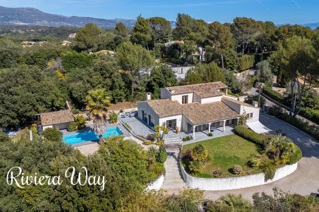 8 room villa in Biot, photo #1, listing #106093302