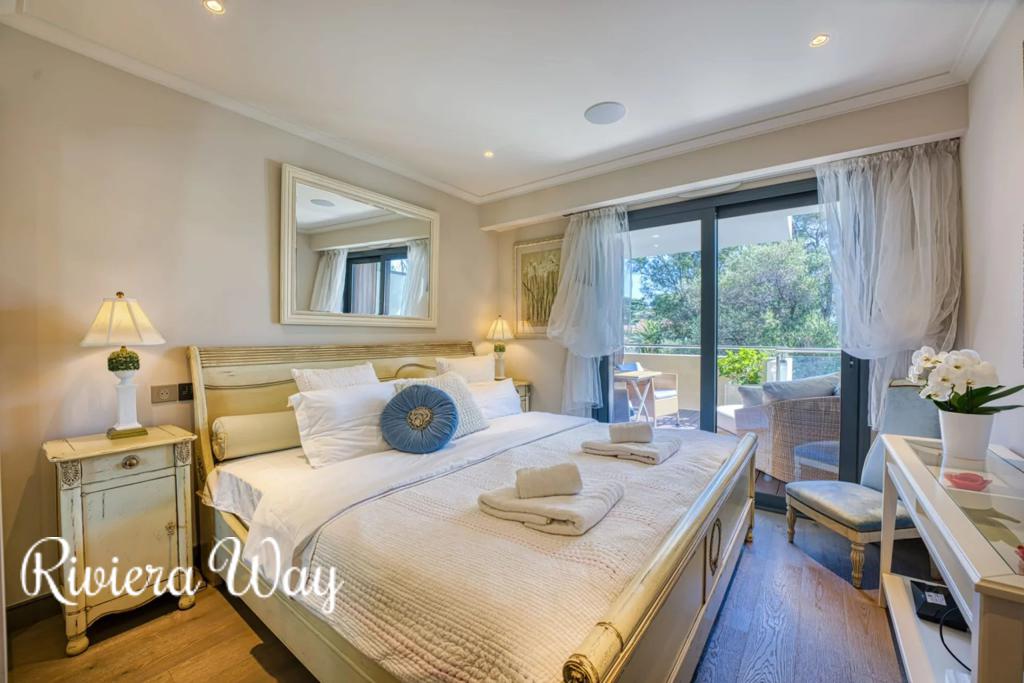 4 room apartment in Antibes, photo #2, listing #103228944