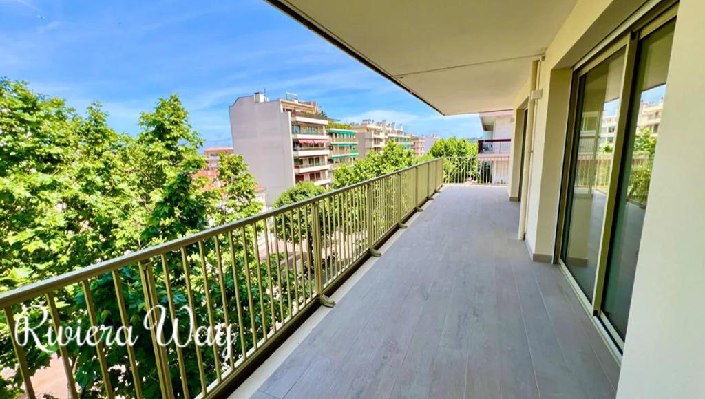 3 room apartment in Antibes, photo #3, listing #103465950