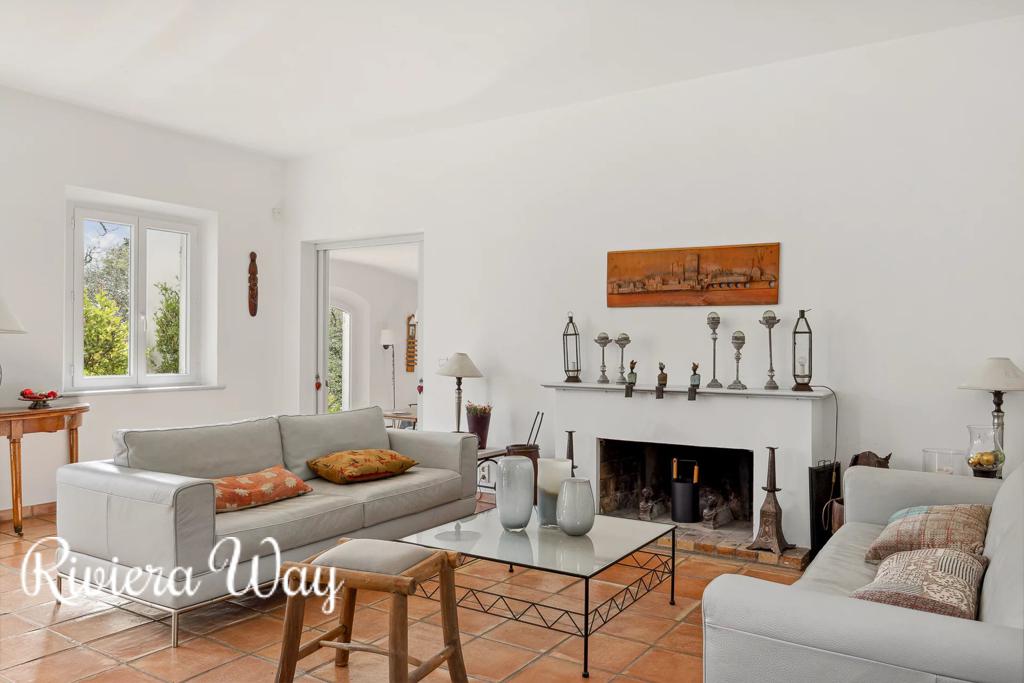 8 room villa in Grasse, photo #2, listing #94114608