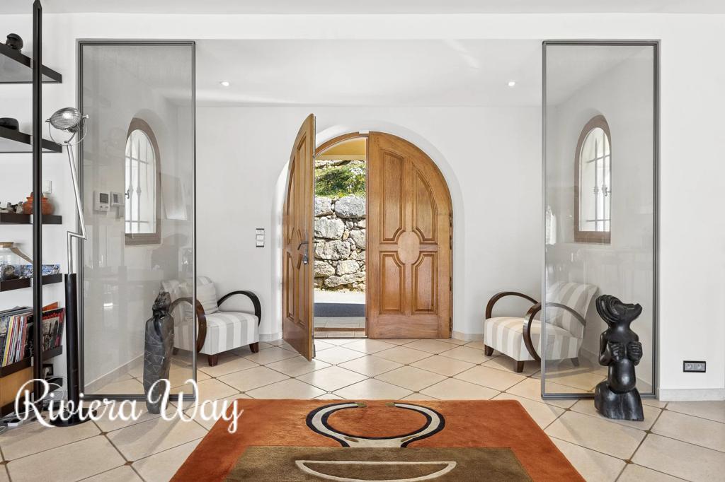8 room villa in Le Rouret, photo #3, listing #105916902
