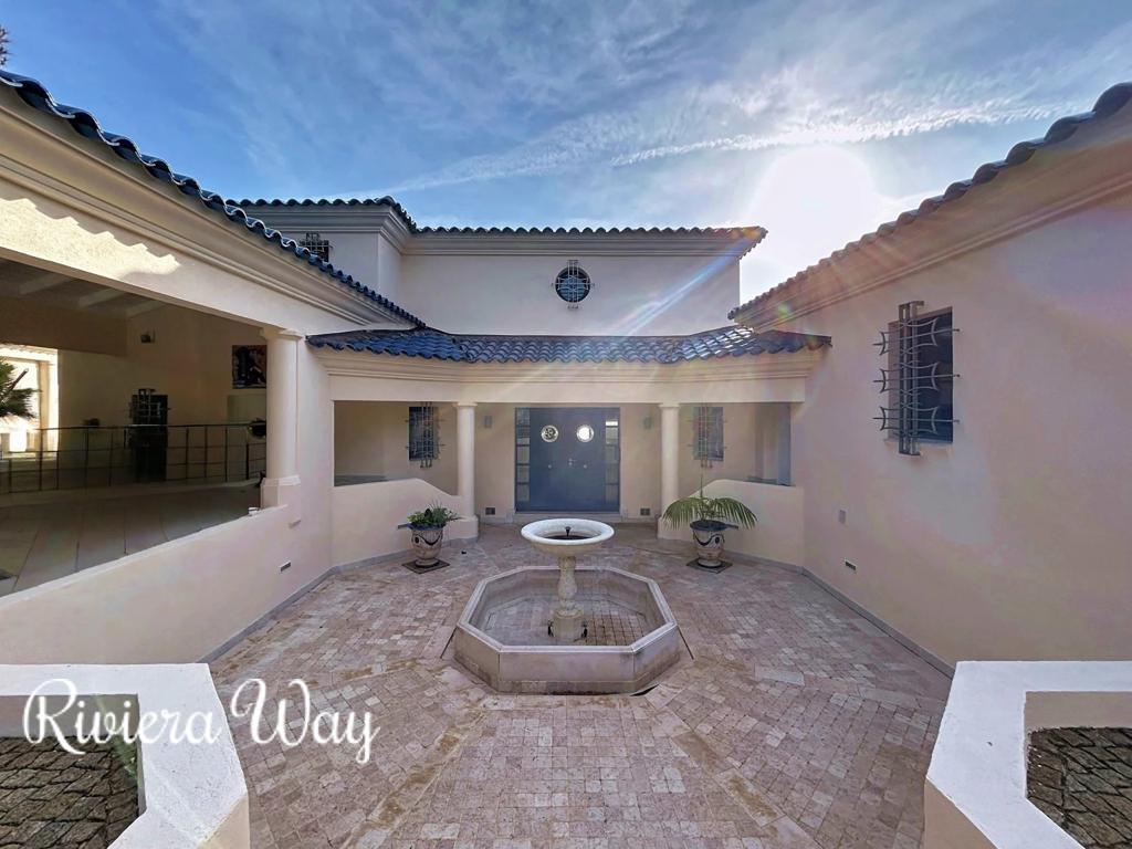 8 room villa in Roquebrune-sur-Argens, photo #8, listing #105374724