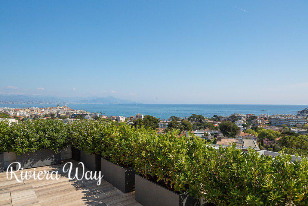 4 room penthouse in Juan-les-Pins, photo #3, listing #78988896