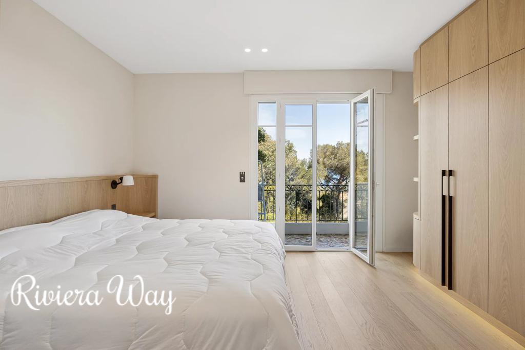 3 room penthouse in Villefranche-sur-Mer, photo #9, listing #105894096