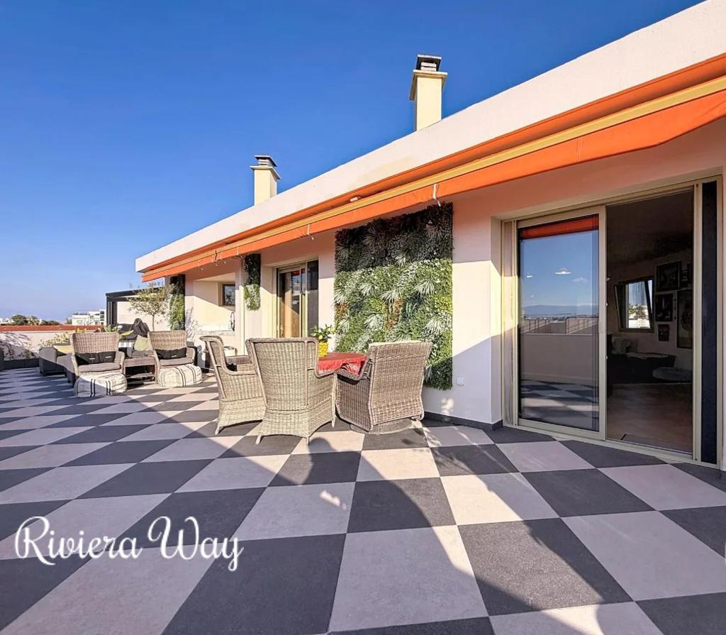 3 room apartment in Antibes, photo #1, listing #105321720