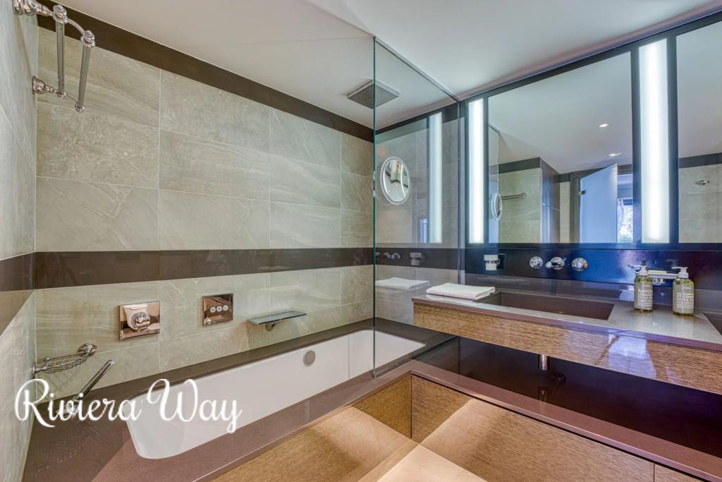 4 room apartment in Antibes, photo #9, listing #103228944
