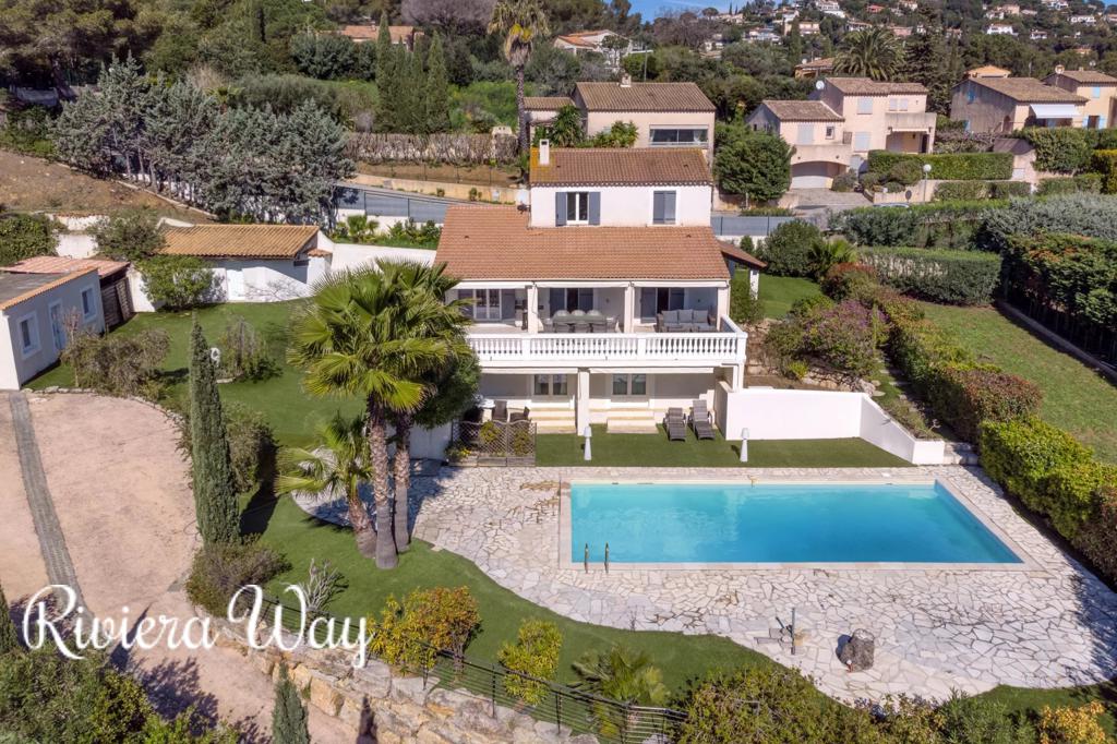 7 room villa in La Croix-Valmer, photo #1, listing #106371258