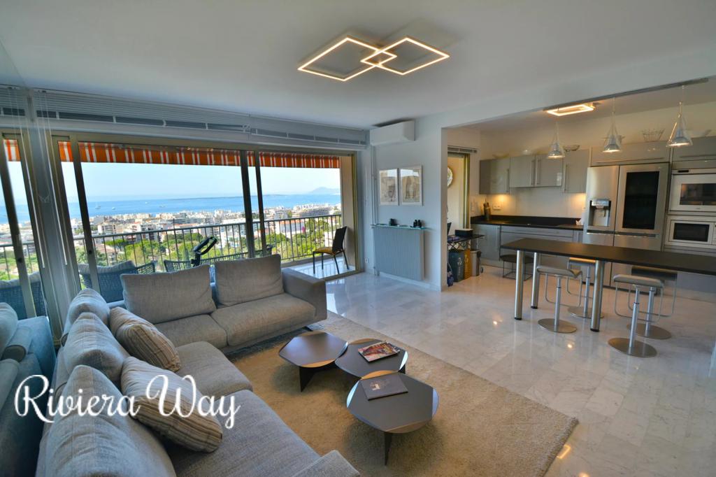 3 room apartment in Antibes, photo #2, listing #106626156