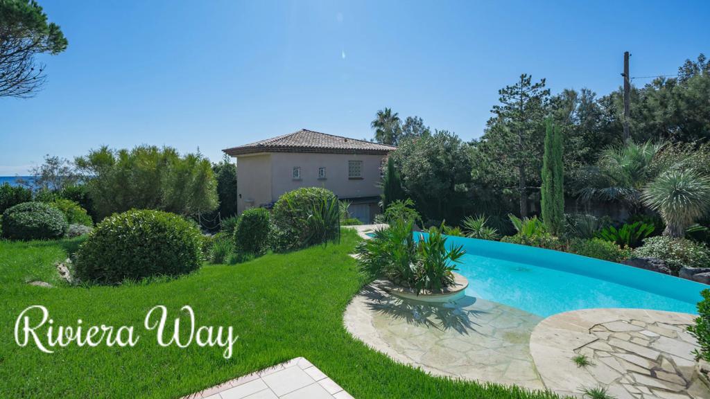 7 room villa in Fréjus, photo #1, listing #104418930