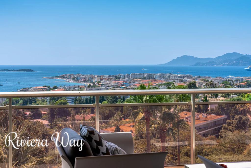 4 room apartment in Cannes, photo #2, listing #106898358