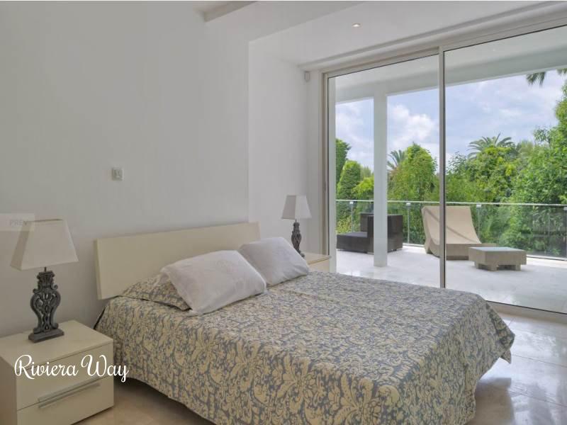 8 room villa in Cap d'Antibes, photo #6, listing #72740220