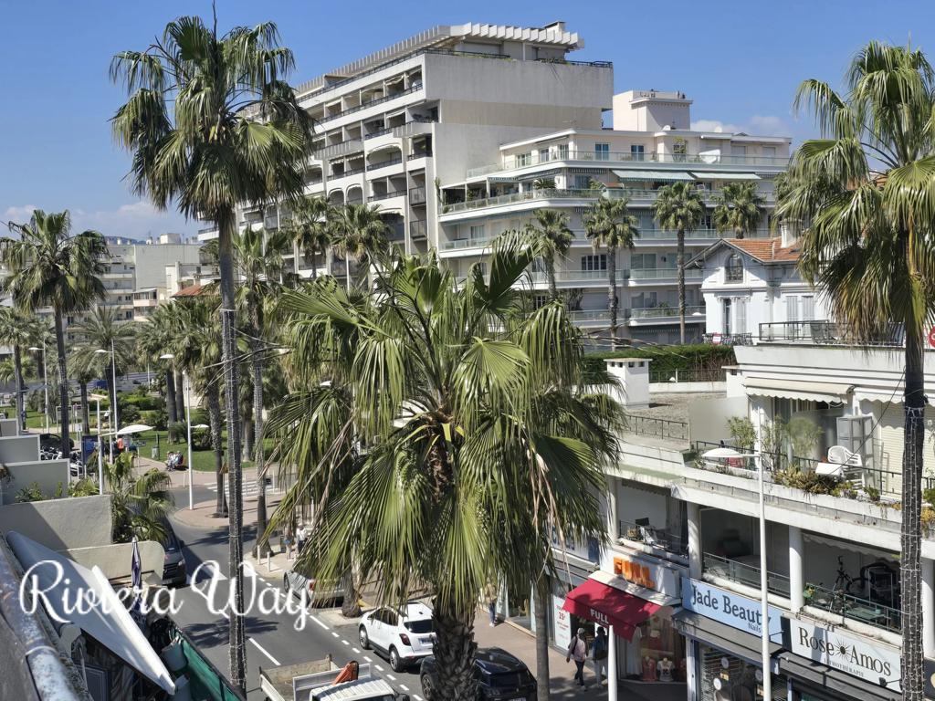 1 room apartment in Juan-les-Pins, photo #10, listing #102952836