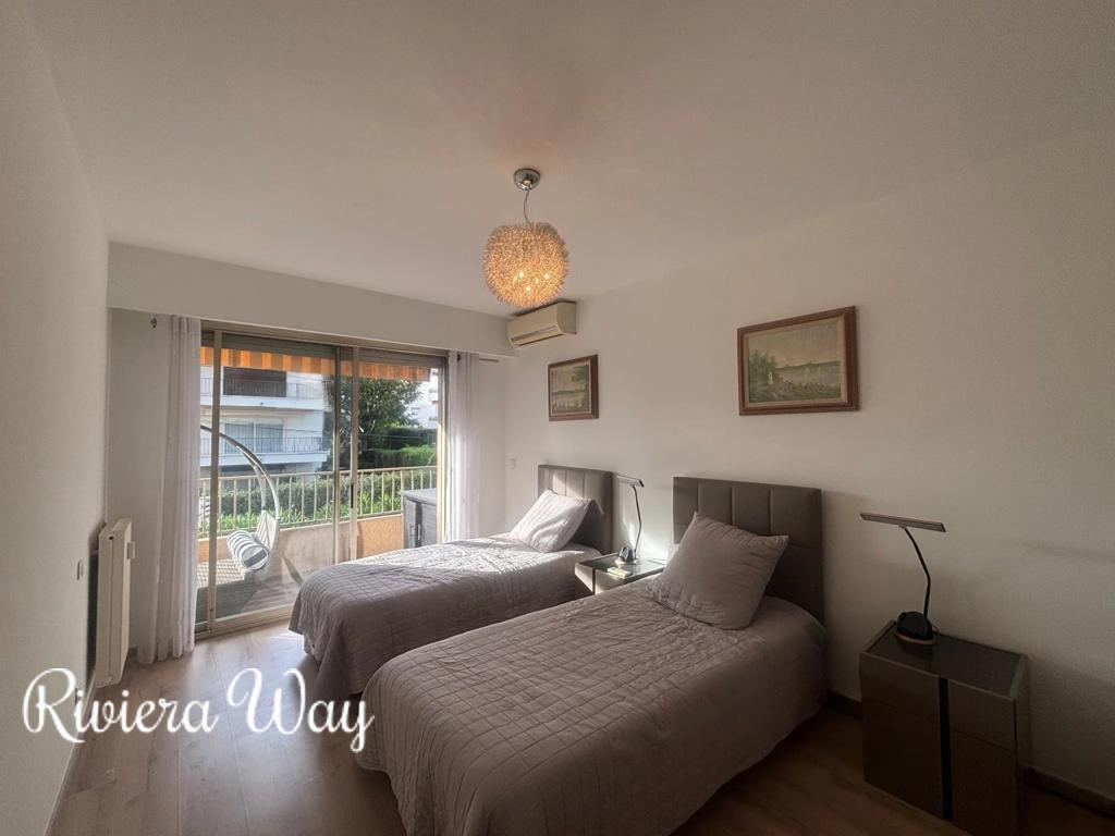 3 room apartment in Antibes, photo #7, listing #104679162