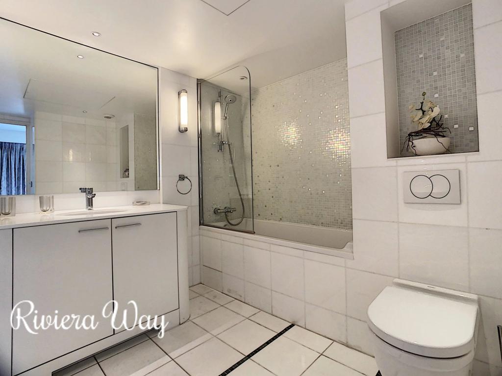 2 room apartment in Cannes, photo #9, listing #105335202