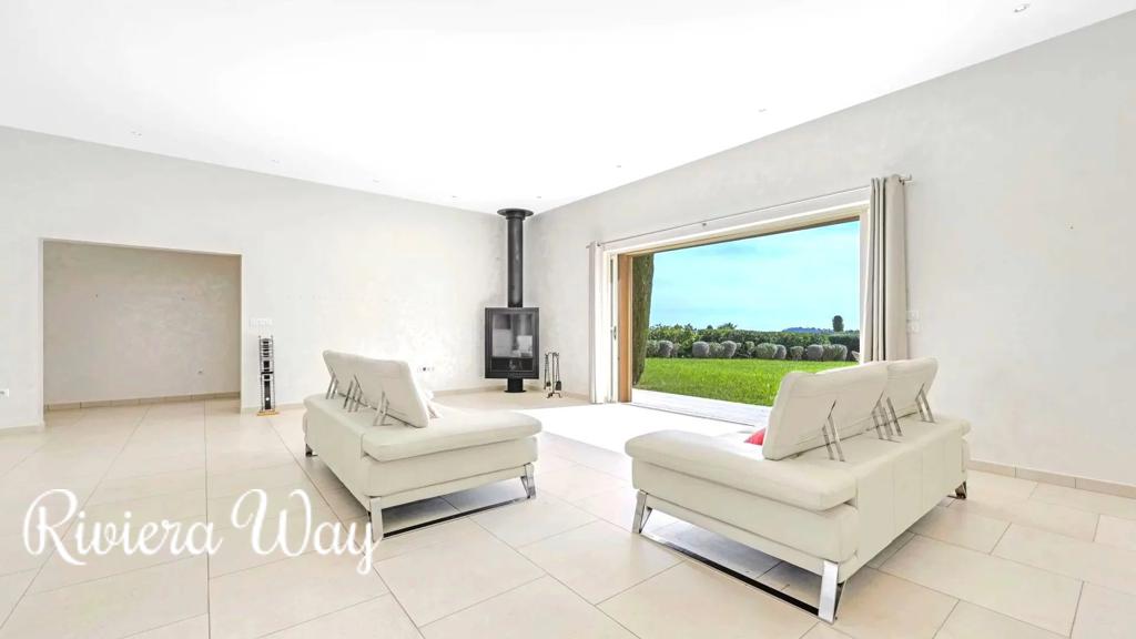 8 room villa in Cavalaire-sur-Mer, photo #6, listing #104236272