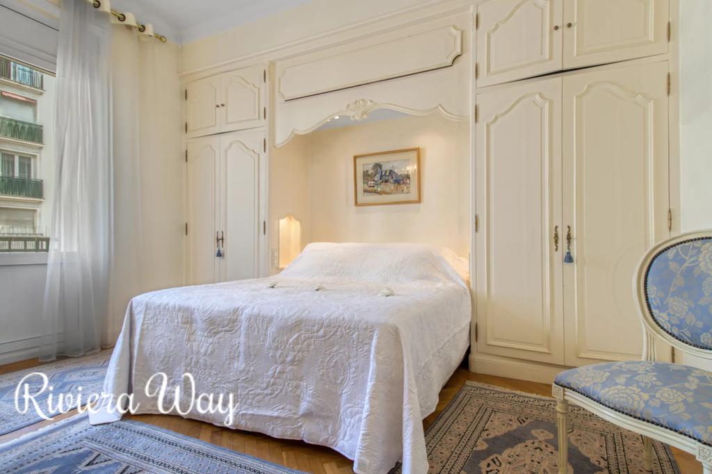 5 room apartment in Boulevard de la Croisette, photo #3, listing #99735174