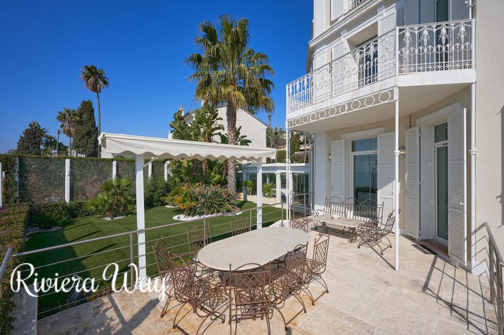 5 room villa in Cannes, photo #2, listing #87845982