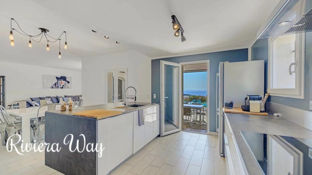 Villa in Cavalaire-sur-Mer, photo #4, listing #103906362