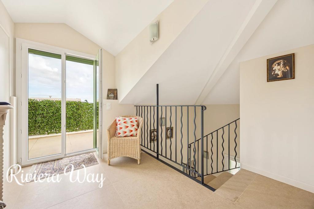4 room villa in Antibes, photo #6, listing #104479704