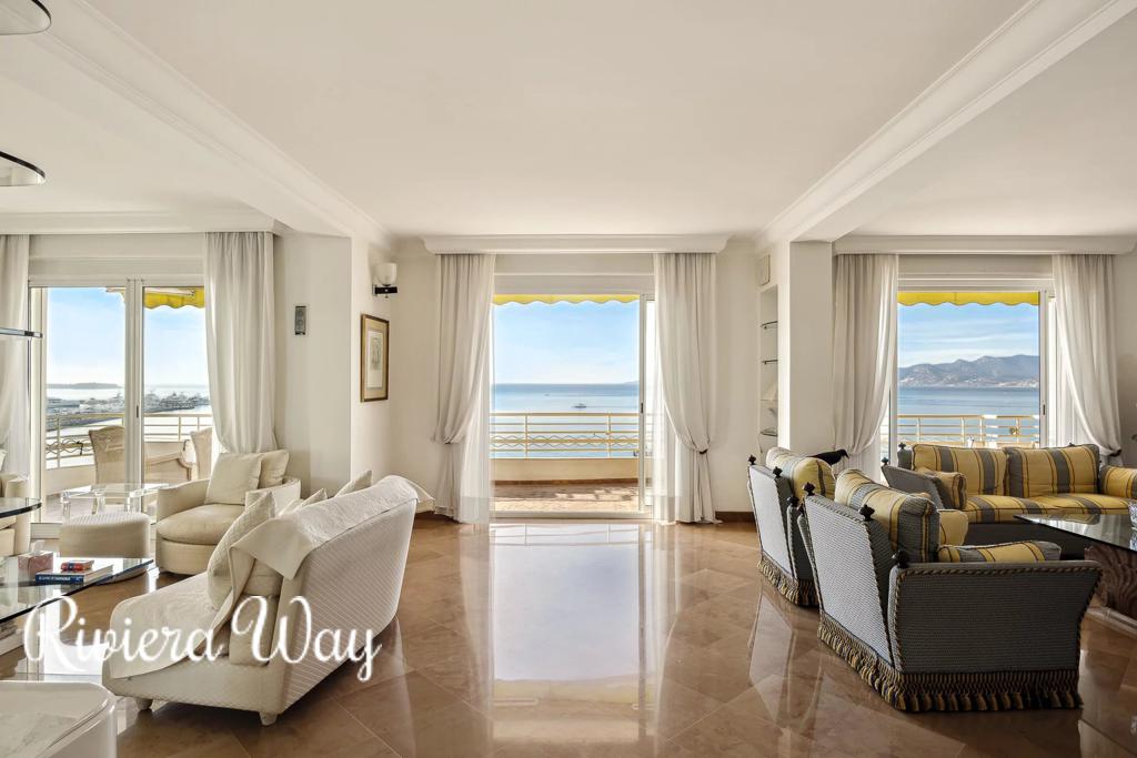 5 room apartment in Cannes, photo #4, listing #99360030