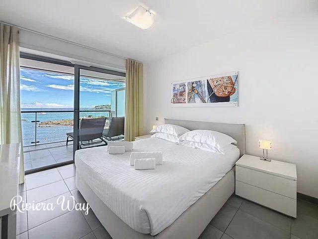 2 room apartment in Antibes, photo #8, listing #105717276