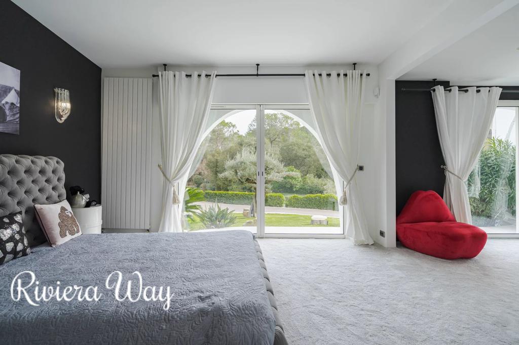 8 room villa in Mougins, photo #7, listing #105737898