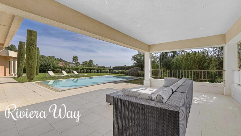 8 room villa in Cavalaire-sur-Mer, photo #8, listing #104236272