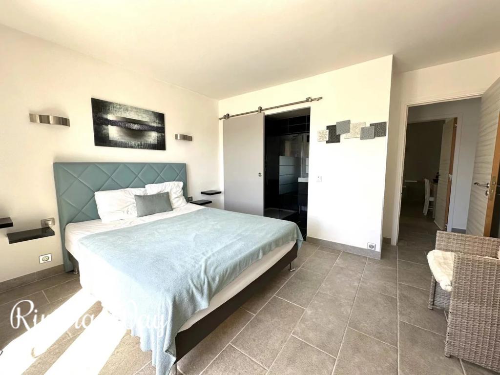 11 room villa in Cannes, photo #10, listing #90902658