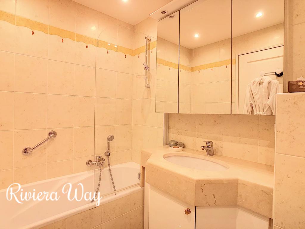 3 room apartment in Cannes, photo #3, listing #102762954