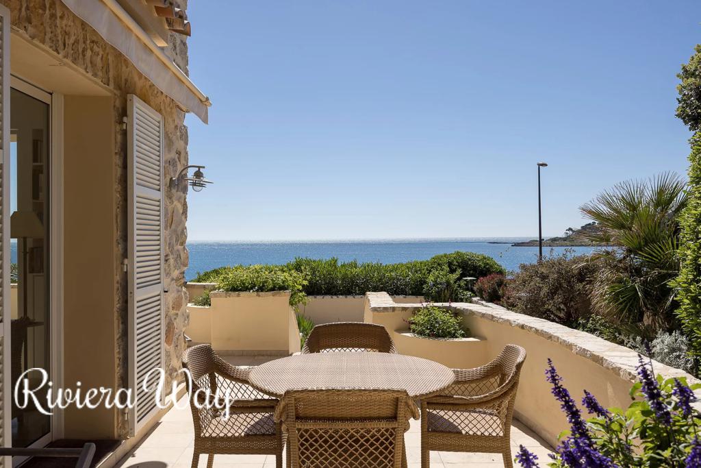 6 room villa in Cap d'Antibes, photo #2, listing #99759702