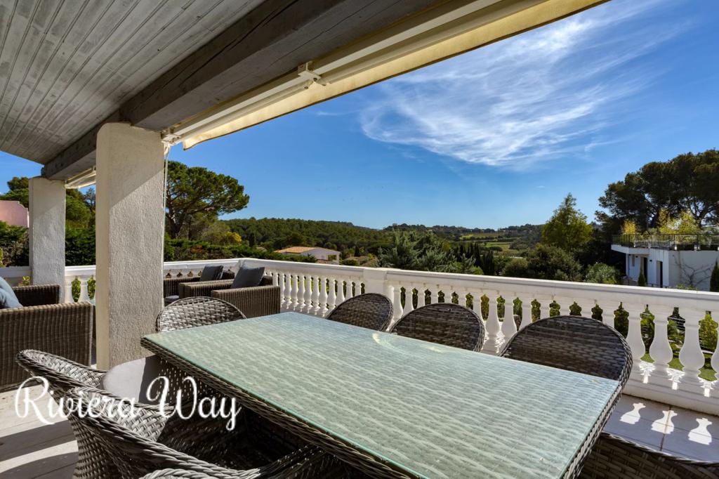 7 room villa in La Croix-Valmer, photo #2, listing #106371258
