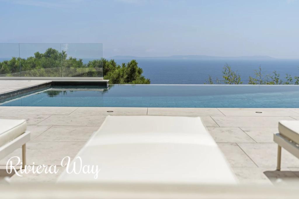 5 room villa in Rayol-Canadel-sur-Mer, photo #9, listing #90031116