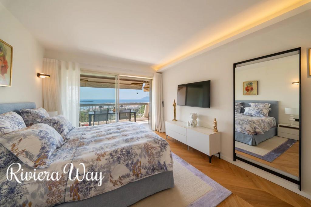 4 room apartment in Cannes, photo #9, listing #106898358