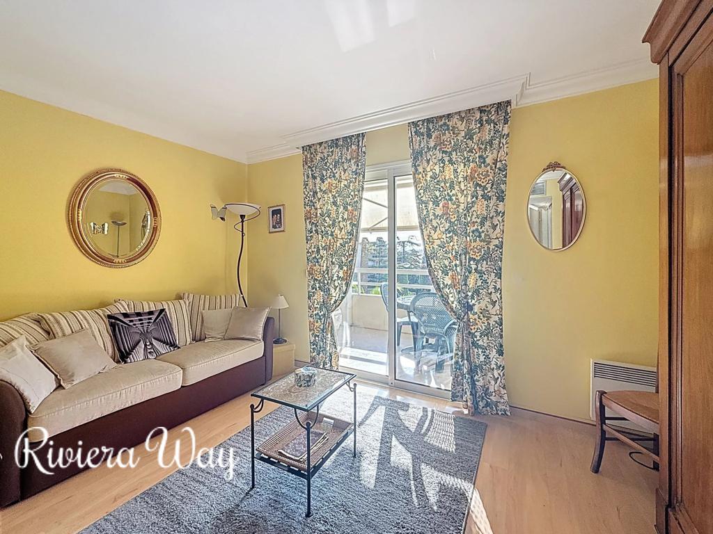 4 room apartment in Le Cannet, photo #8, listing #104440014