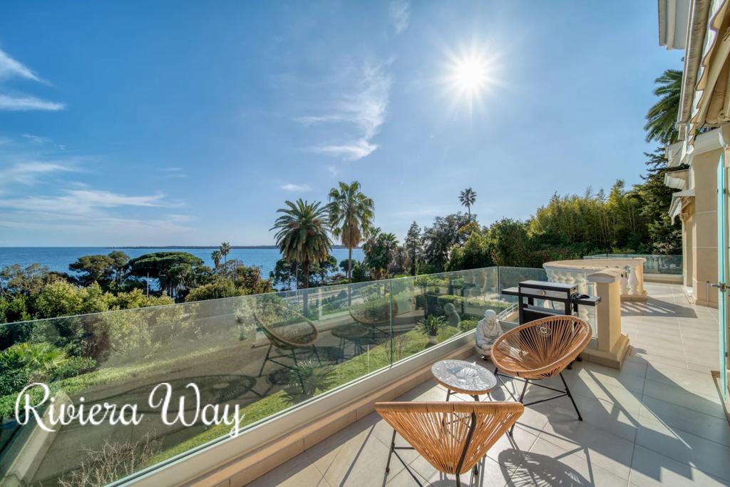 7 room apartment in Cannes, photo #5, listing #105880236