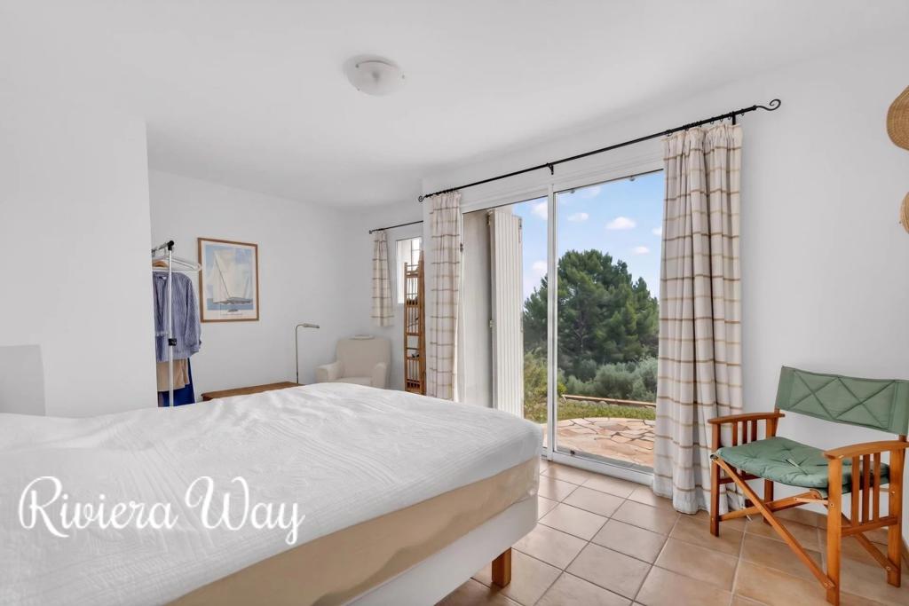 6 room villa in Grasse, photo #9, listing #106454922