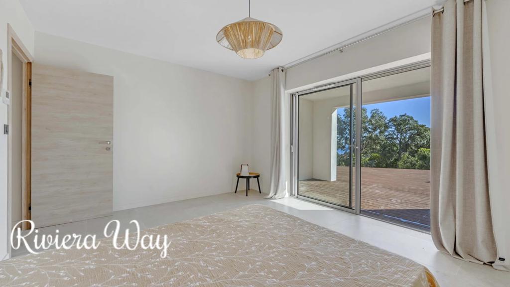 9 room villa in Cavalaire-sur-Mer, photo #9, listing #104652450