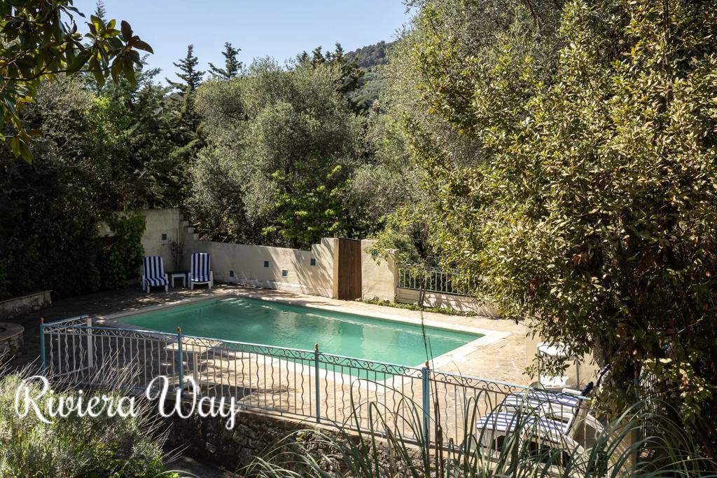 8 room villa in Grasse, photo #2, listing #99536388