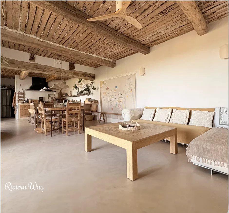 8 room villa in Fayence, photo #4, listing #105401394