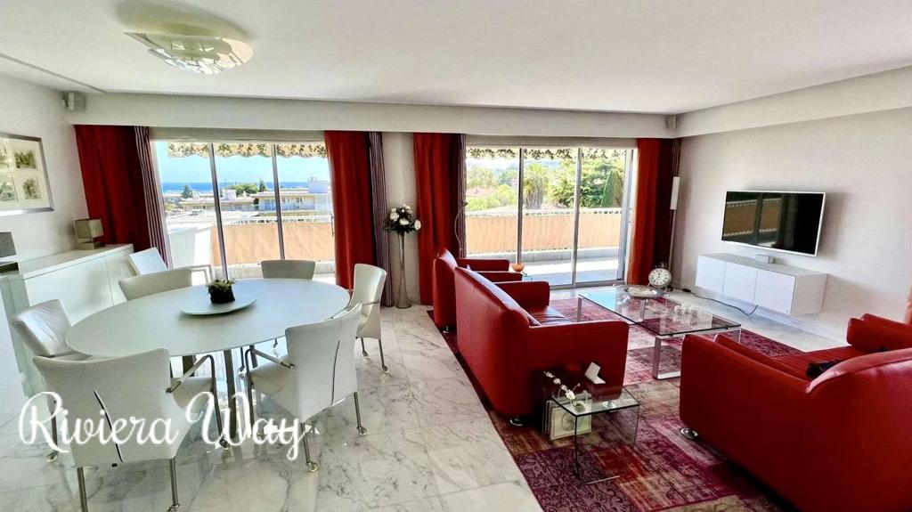 4 room apartment in Juan-les-Pins, photo #4, listing #103435374
