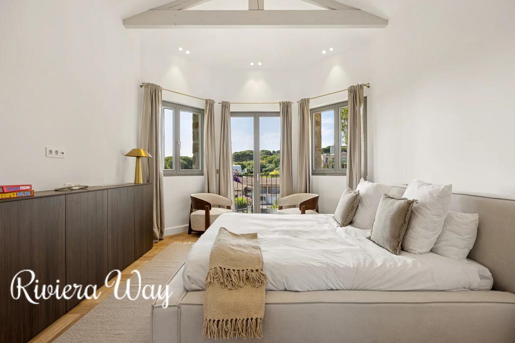8 room villa in Cap d'Antibes, photo #7, listing #106571934