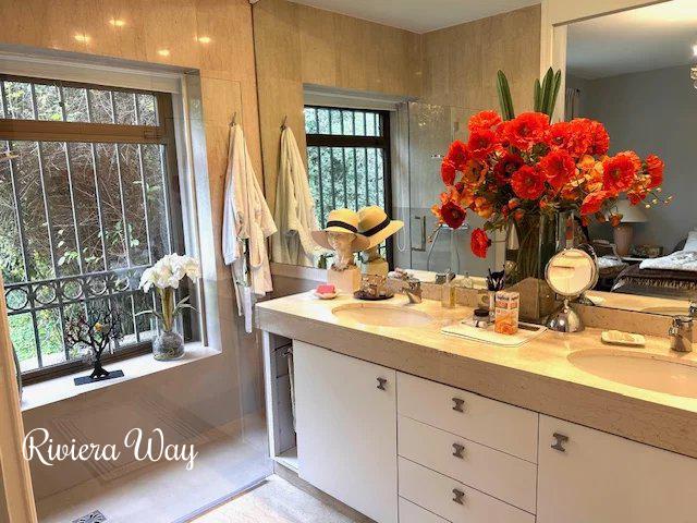 8 room villa in Mougins, photo #3, listing #102817260